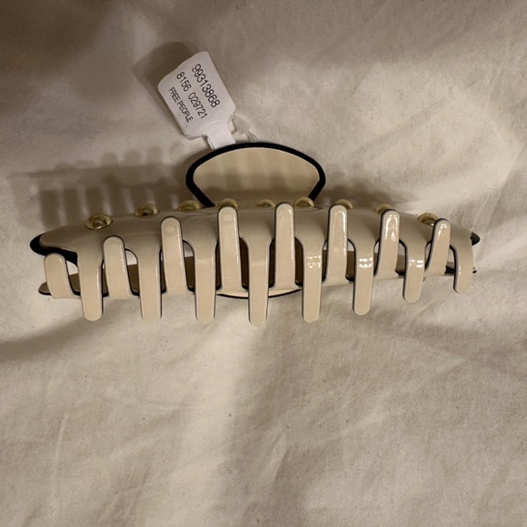 Free People Claw Clip - NWT - Picture 6 of 9